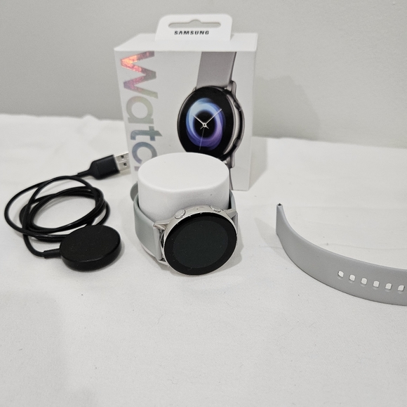 Watch - Picture 1 of 9